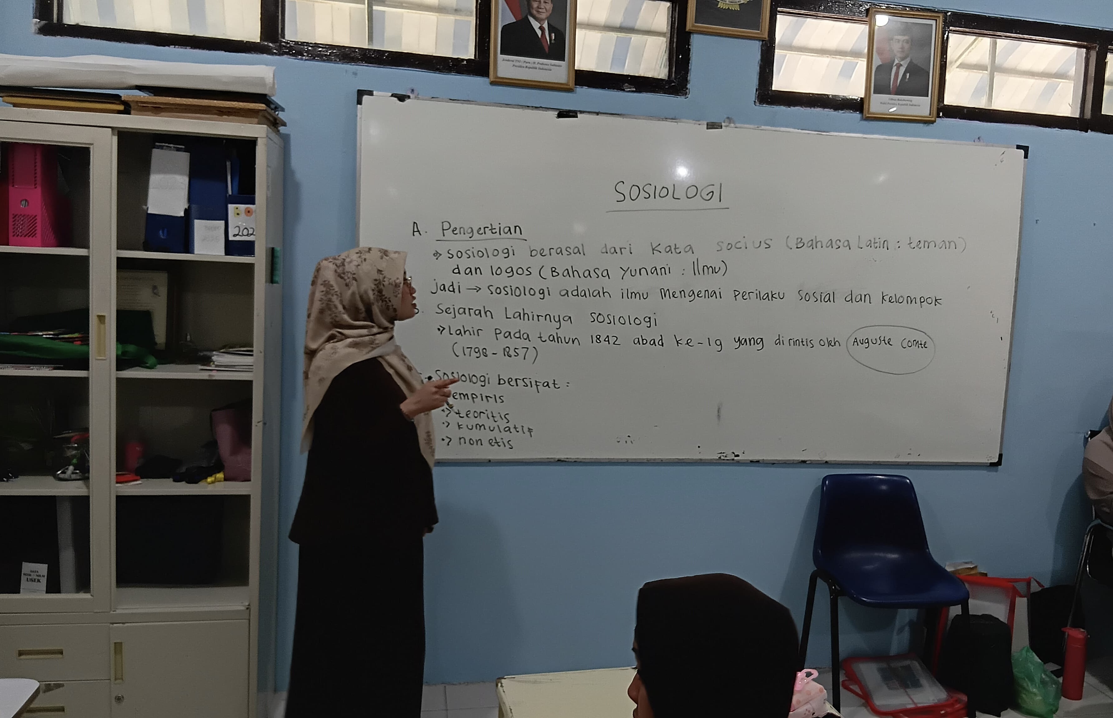 <p>Pengantar sosiologi</p>