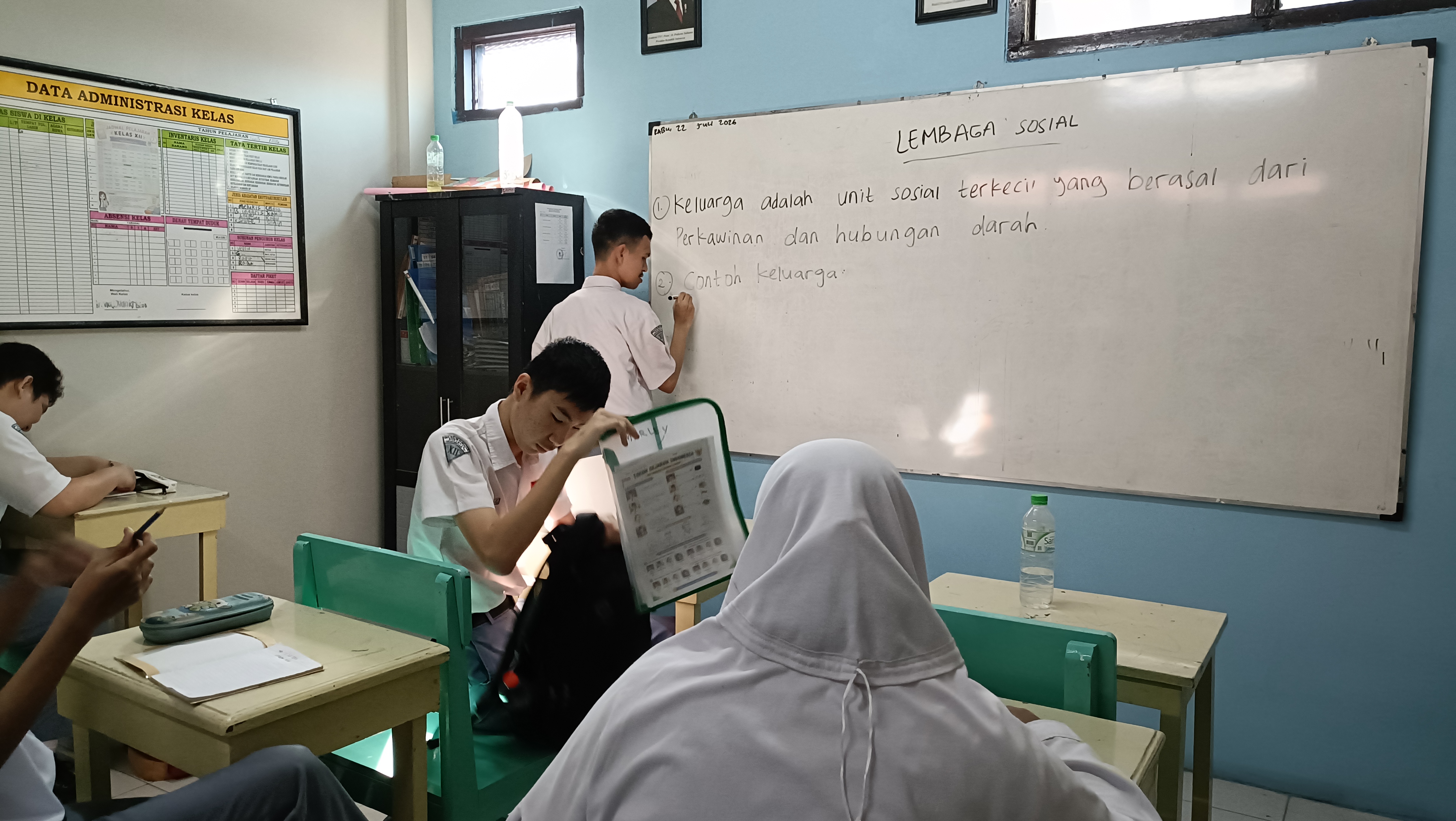 <p>Lembaga Sosial Keluarga </p>