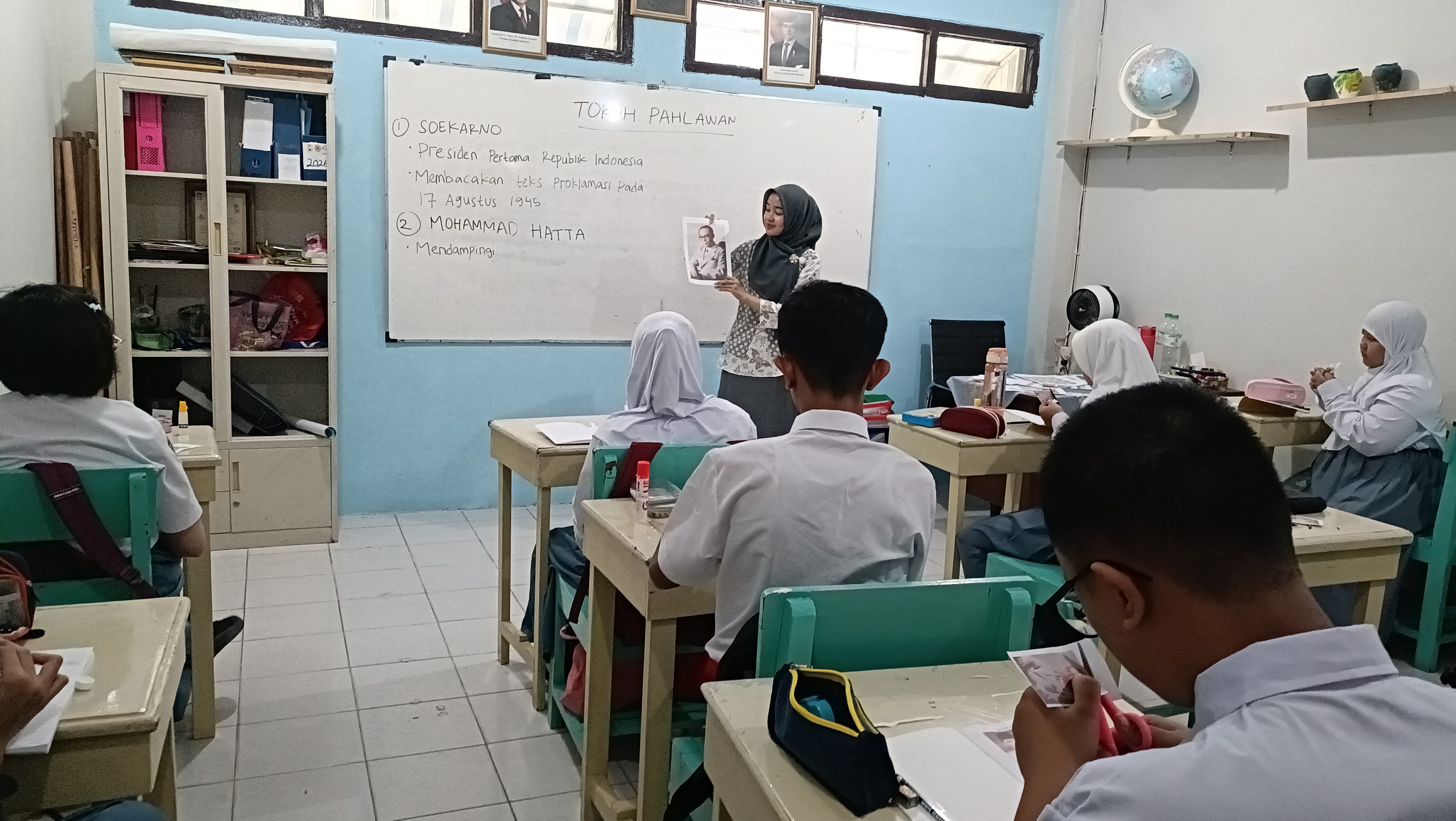 <p>Mengenal Tokoh-tokoh Pahlawan </p>