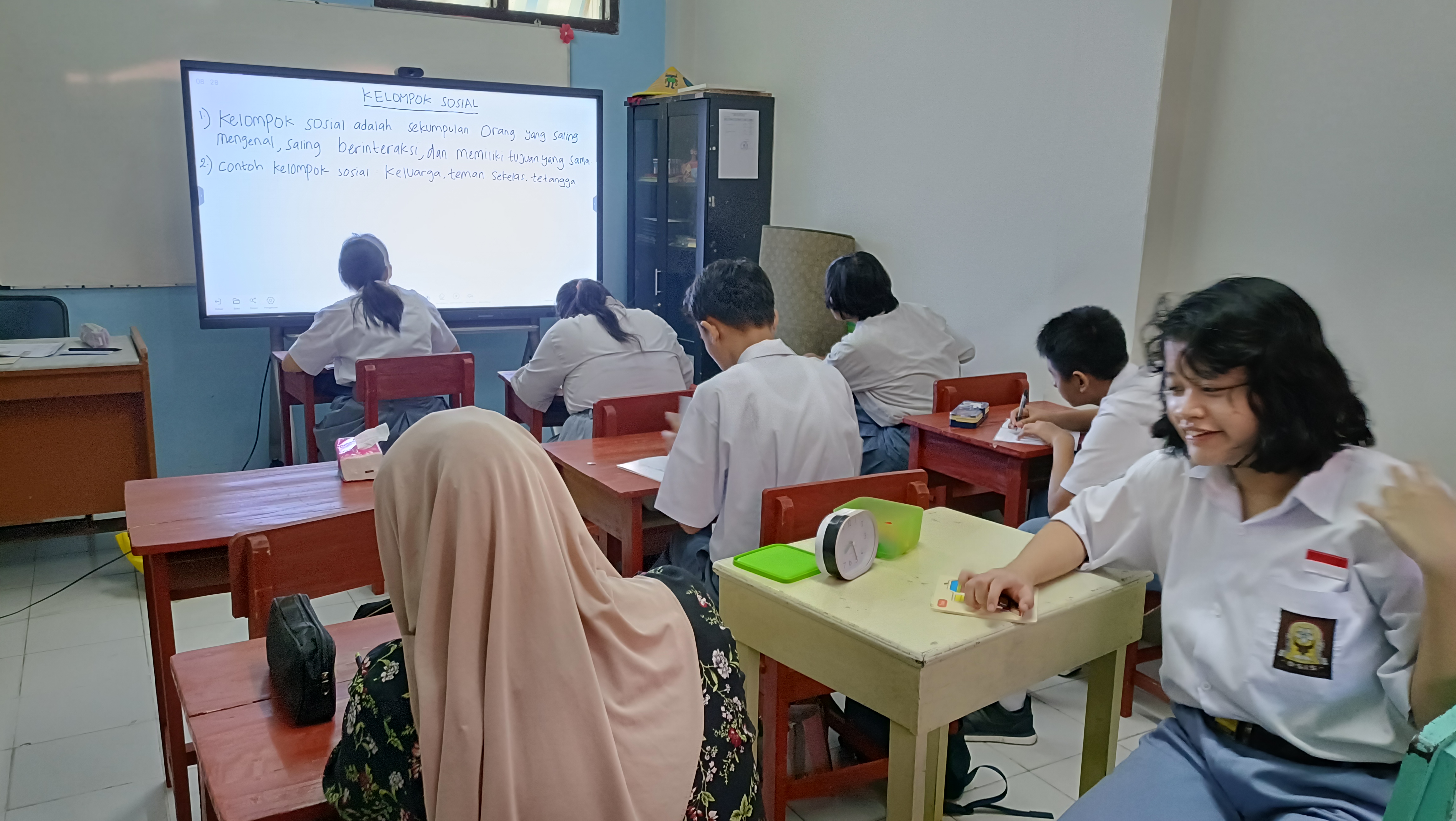<p>Kelompok Sosial dalam Masyarakat </p>