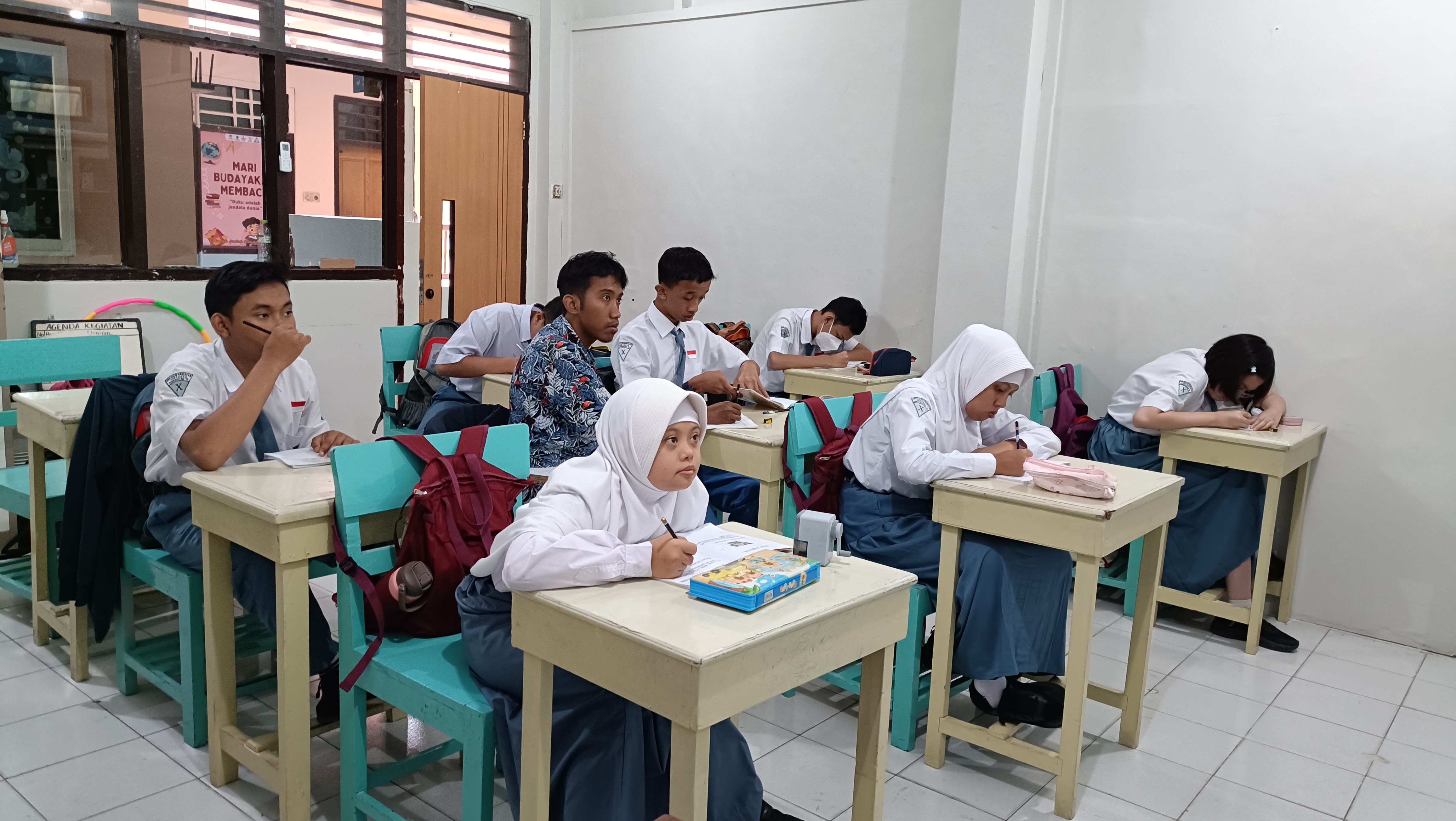 <p>Manusia, Ruang, dan Waktu dalam Sejarah </p>