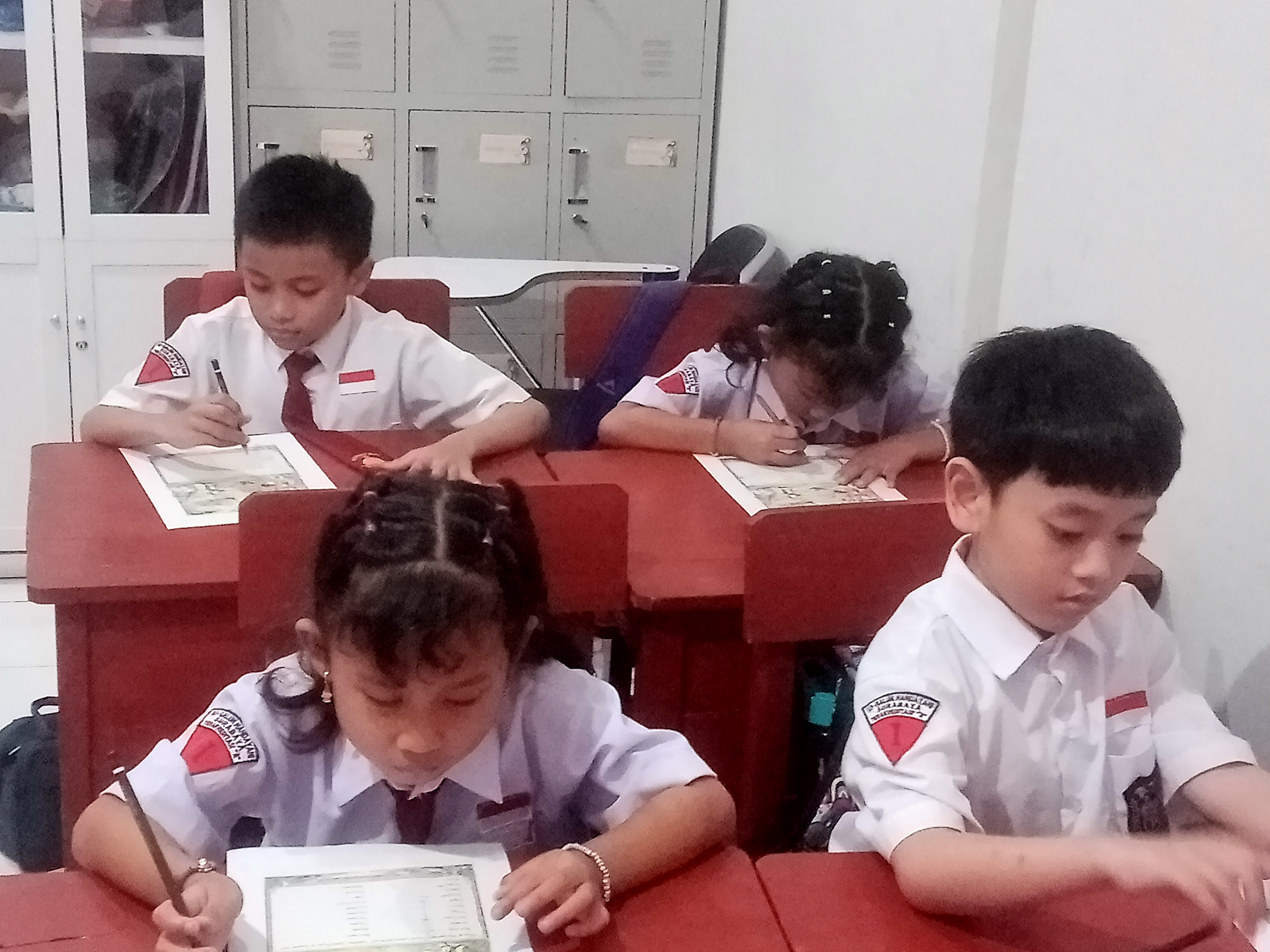 <p>Mensyukuri Ciptaan Tuhan</p>