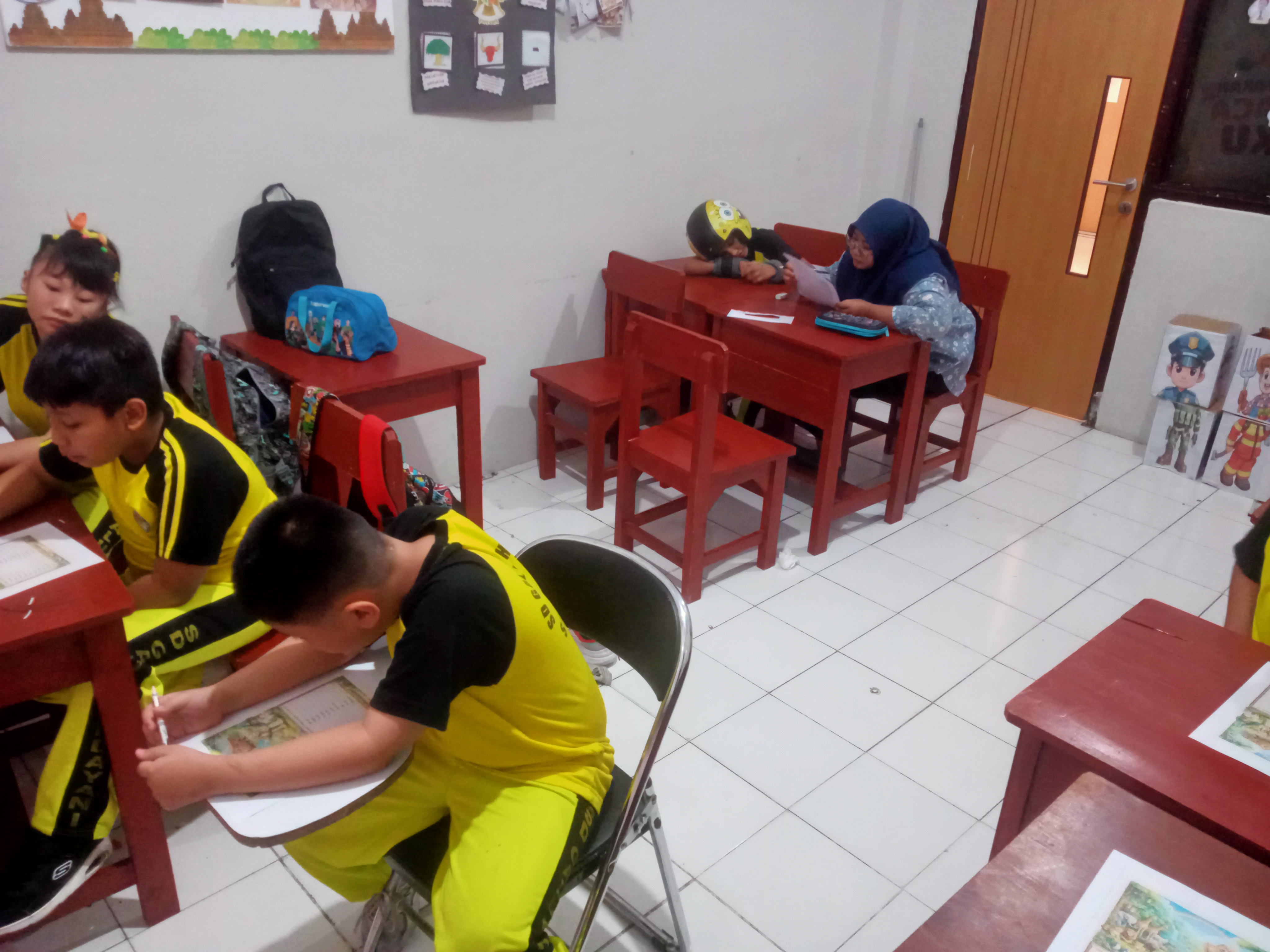 <p>Mengeja kata dan angka dlm gambar nabi nuh dgn menempel huruf dan menulis</p>