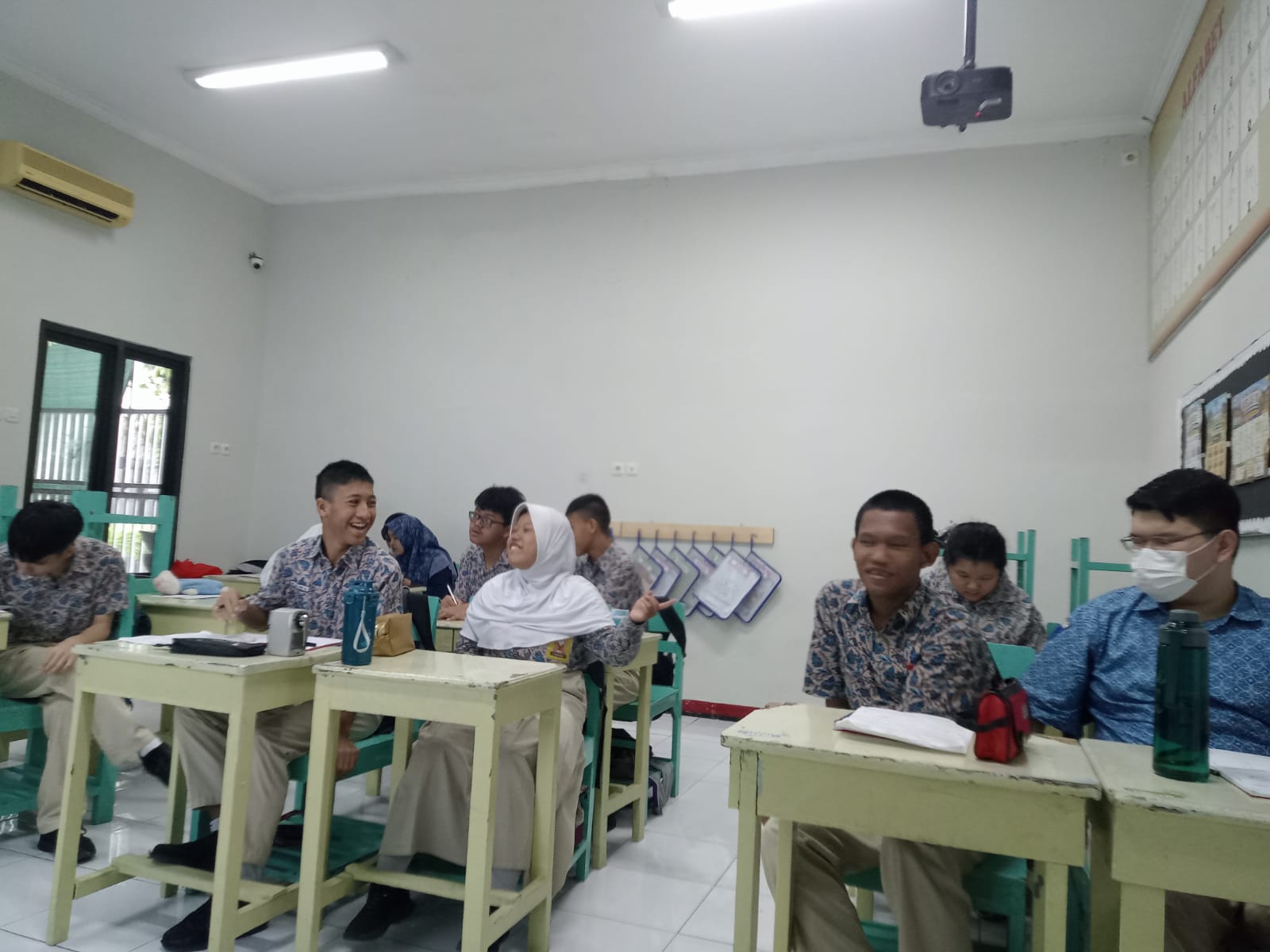 <p>Translasi pada titik dan mengenal bilangan puluhan </p>