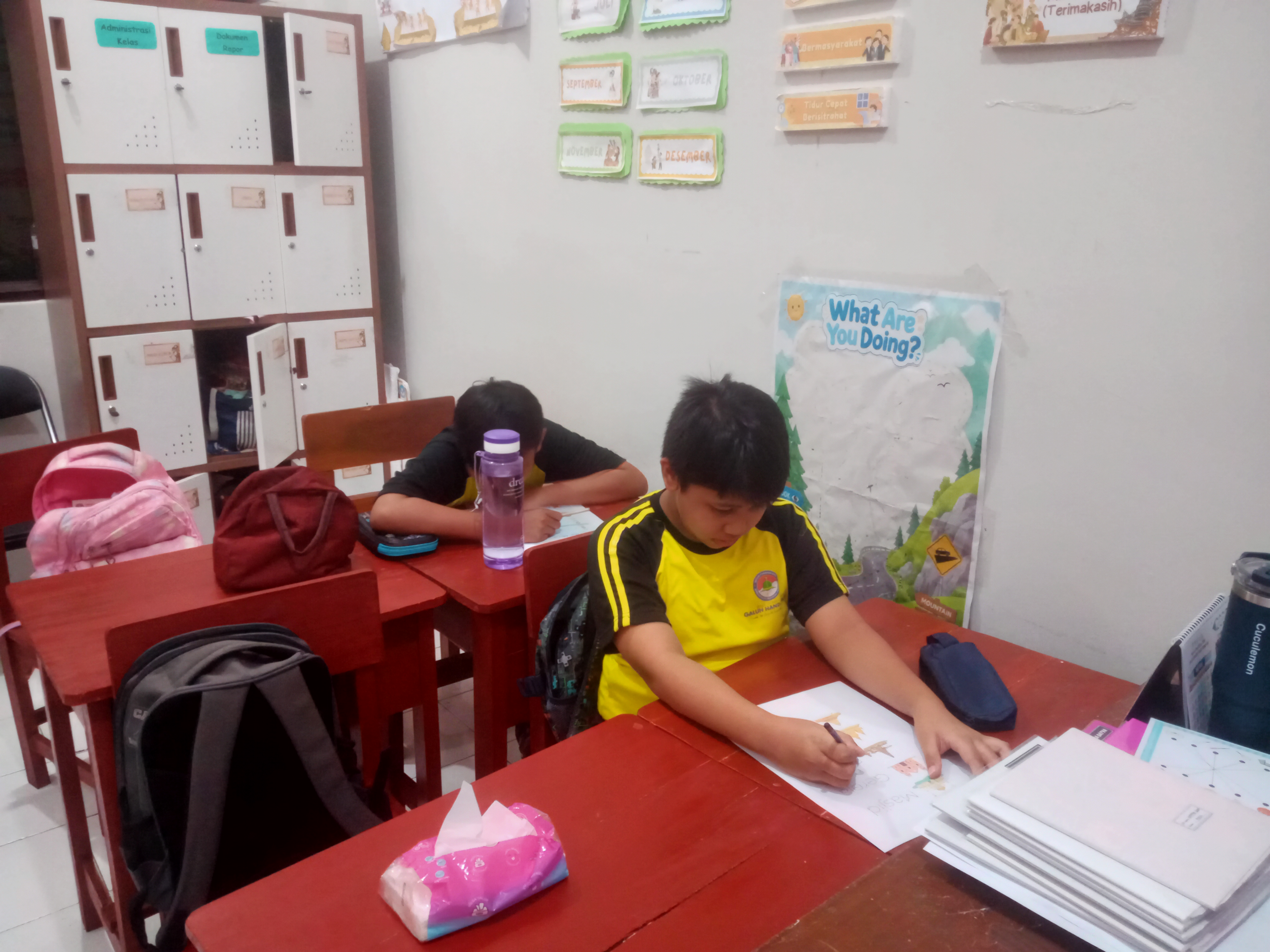 <p>Tempat ibadah berbagai agama</p>