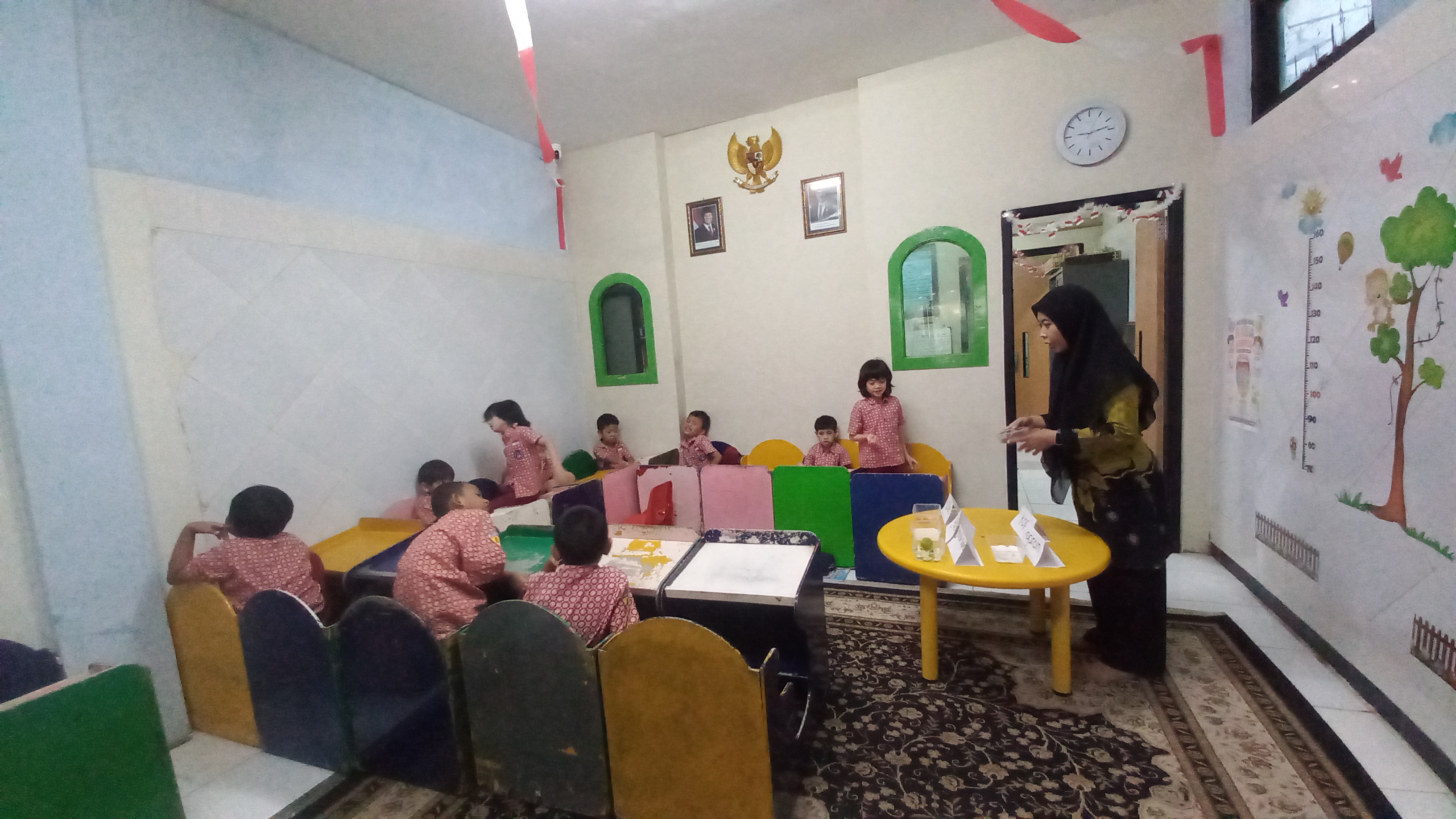 <p>Mengenal macam macam rasa (manis, pahit, asin, asam, pedas)</p>