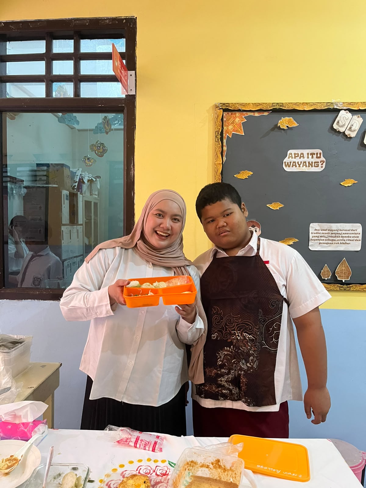<h1><strong>KEGIATAN KOKURIKULER : MEMBUAT LONTONG PECEL KHAS JAWA TIMUR</strong></h1>